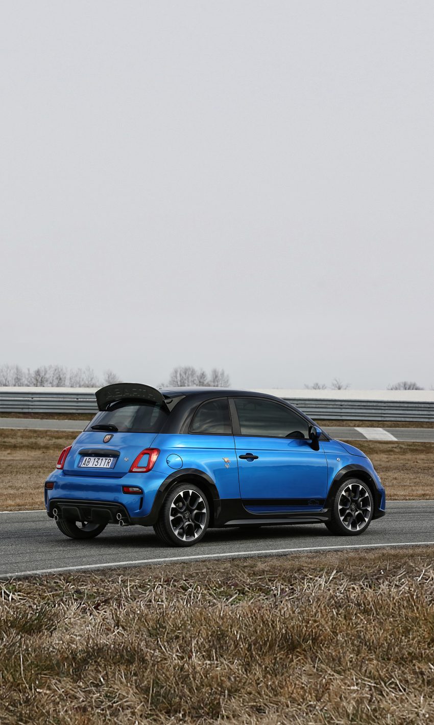 2022 Abarth 695 Tributo 131 Rally - Rear Three-Quarter Phone Wallpaper 850x1417 #13