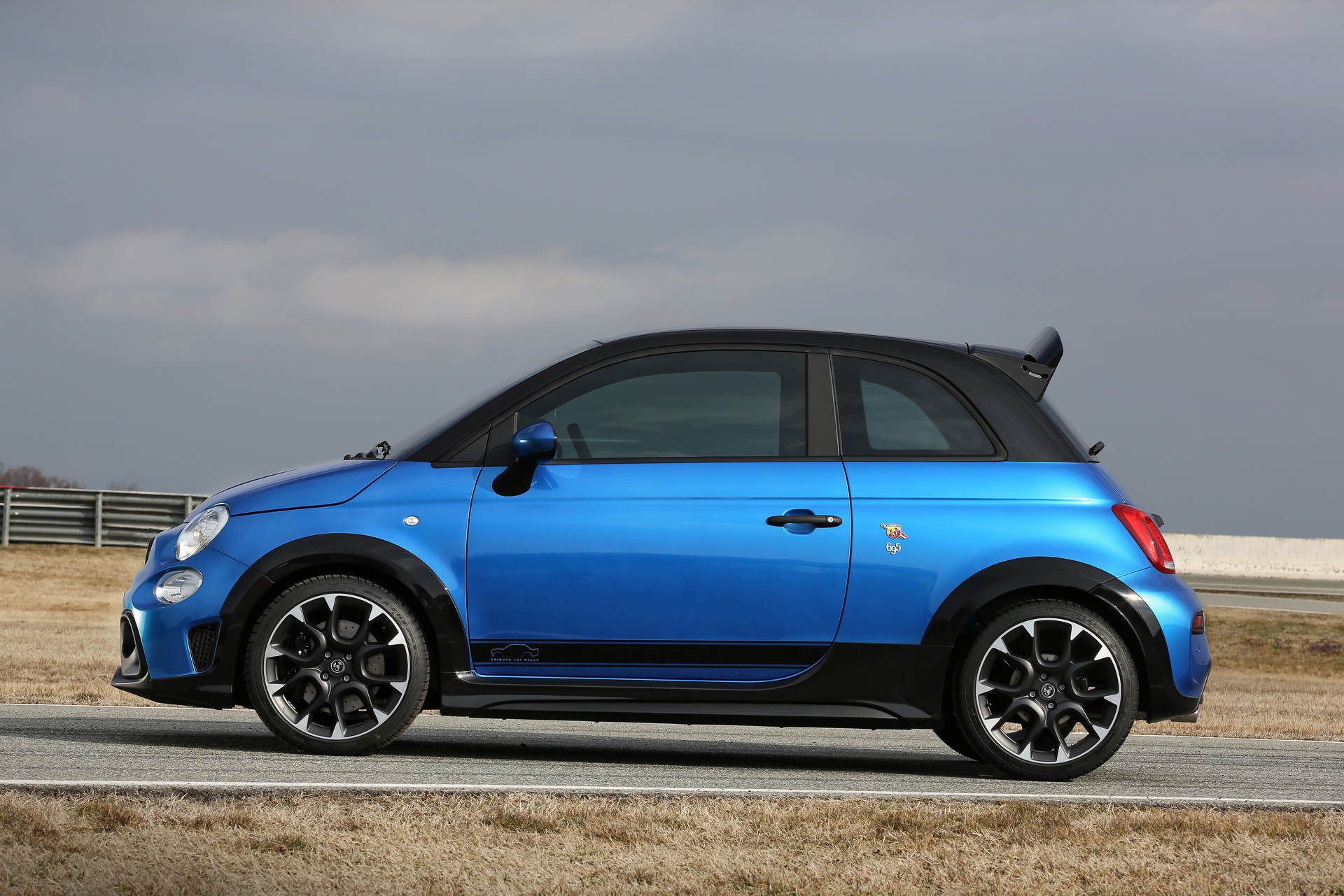 Download 2022 Abarth 695 Tributo 131 Rally - Side HD Wallpaper 1920x1281 #15