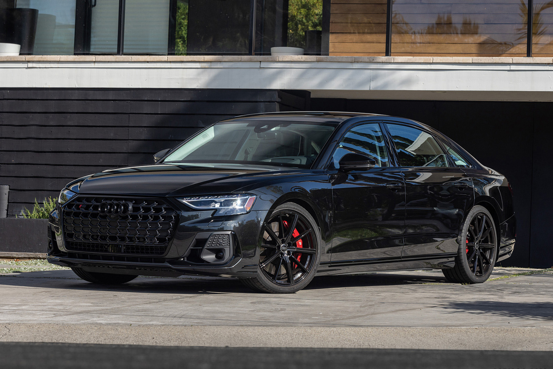 Download 2022 Audi S8 - US version - Front Three-Quarter HD Wallpaper 1921x1281 #30