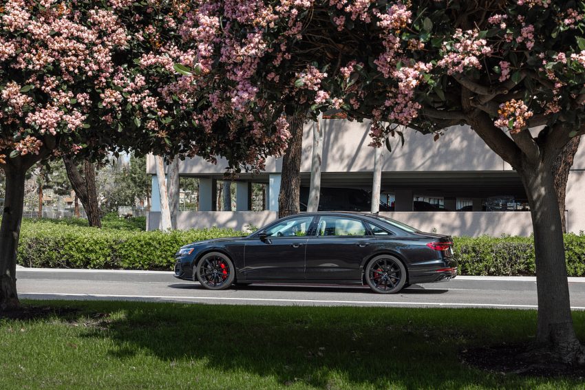 2022 Audi S8 - US version - Side Wallpaper 850x567 #17