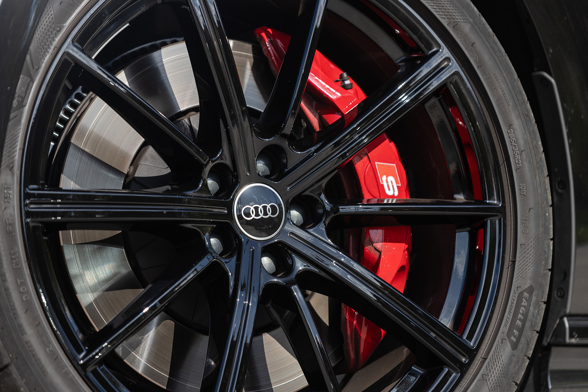 Download 2022 Audi S8 - US version - Wheel HD Wallpaper 1921x1281 #47