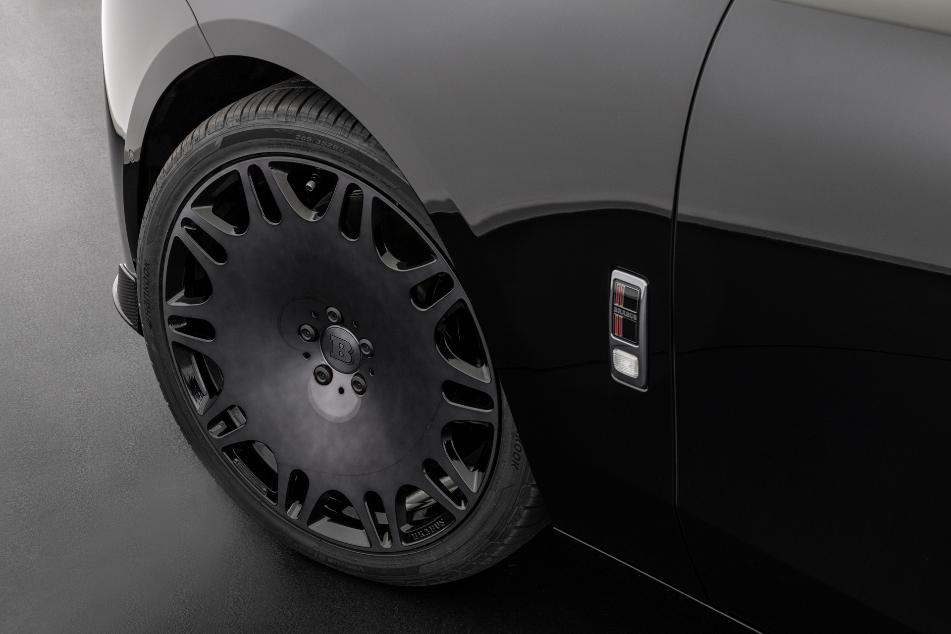 Download 2022 Brabus 700 based on Rolls-Royce Ghost Extended - Wheel HD Wallpaper 1920x1280 #40