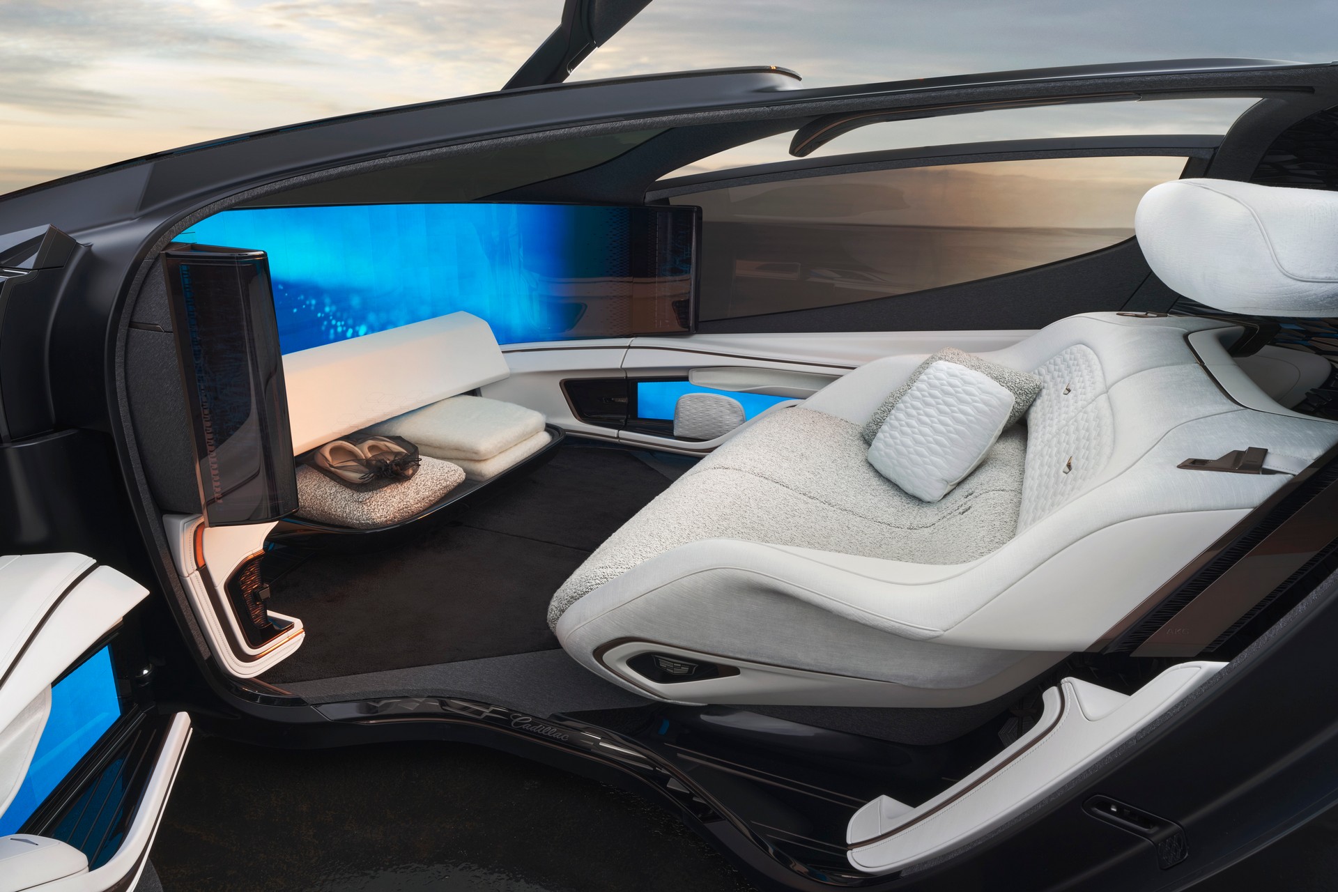 Download 2022 Cadillac InnerSpace Concept - Interior HD Wallpaper 1920x1280 #30