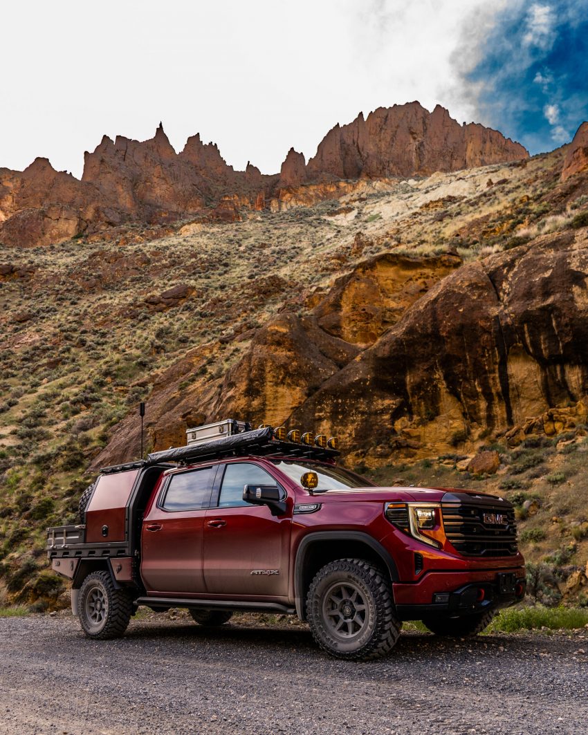 2022 GMC Sierra 1500 AT4X Ultimate Overland Vehicle - Front Three-Quarter Phone Wallpaper 850x1063 #2