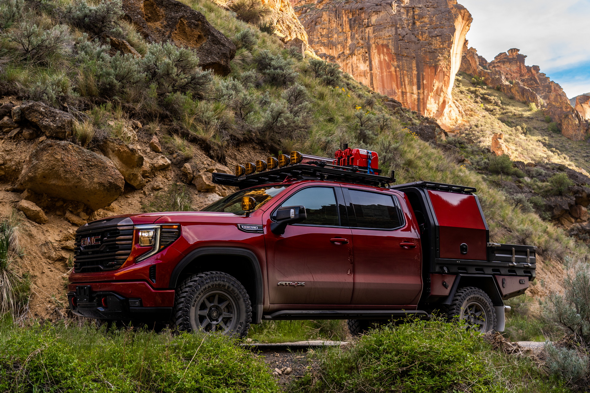 Download 2022 GMC Sierra 1500 AT4X Ultimate Overland Vehicle - Side HD Wallpaper 1920x1280 #9