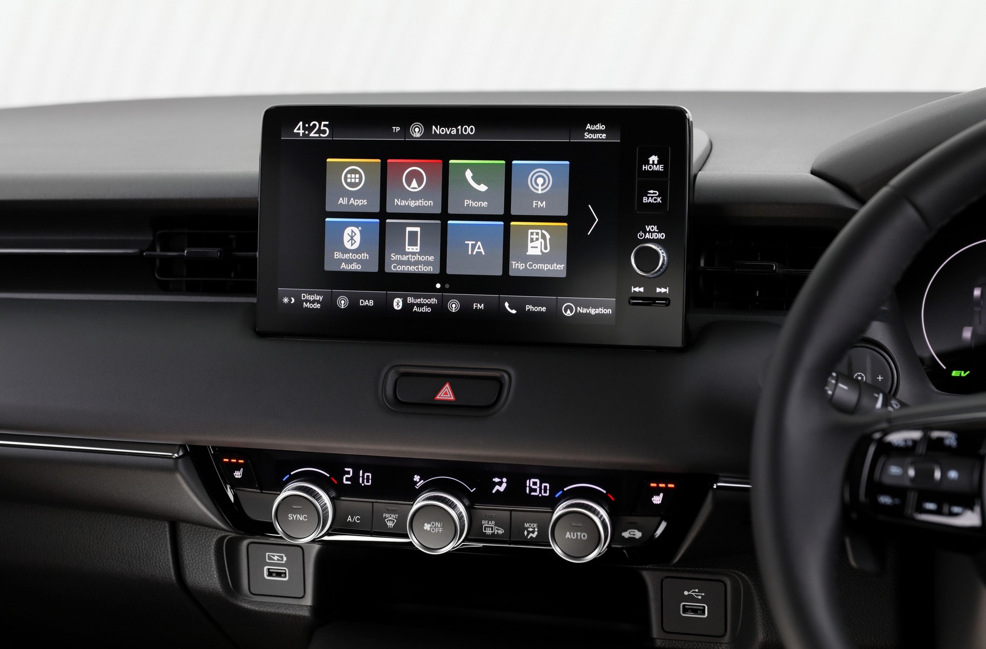 Download 2022 Honda HR-V eHEV L - AU version - Central Console HD Wallpaper 1920x1265 #56