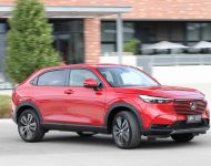2022 Honda HR-V eHEV L - AU version - Front Three-Quarter Wallpaper 190x150