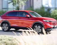 2022 Honda HR-V eHEV L - AU version - Front Three-Quarter Wallpaper 190x150