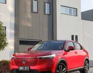 2022 Honda HR-V eHEV L - AU version - Front Three-Quarter Wallpaper 190x150