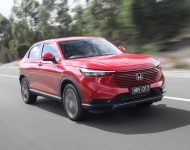 2022 Honda HR-V eHEV L - AU version - Front Three-Quarter Wallpaper 190x150