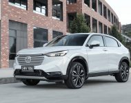 2022 Honda HR-V eHEV L - AU version - Front Three-Quarter Wallpaper 190x150