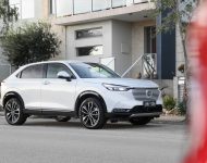 2022 Honda HR-V eHEV L - AU version - Front Three-Quarter Wallpaper 190x150