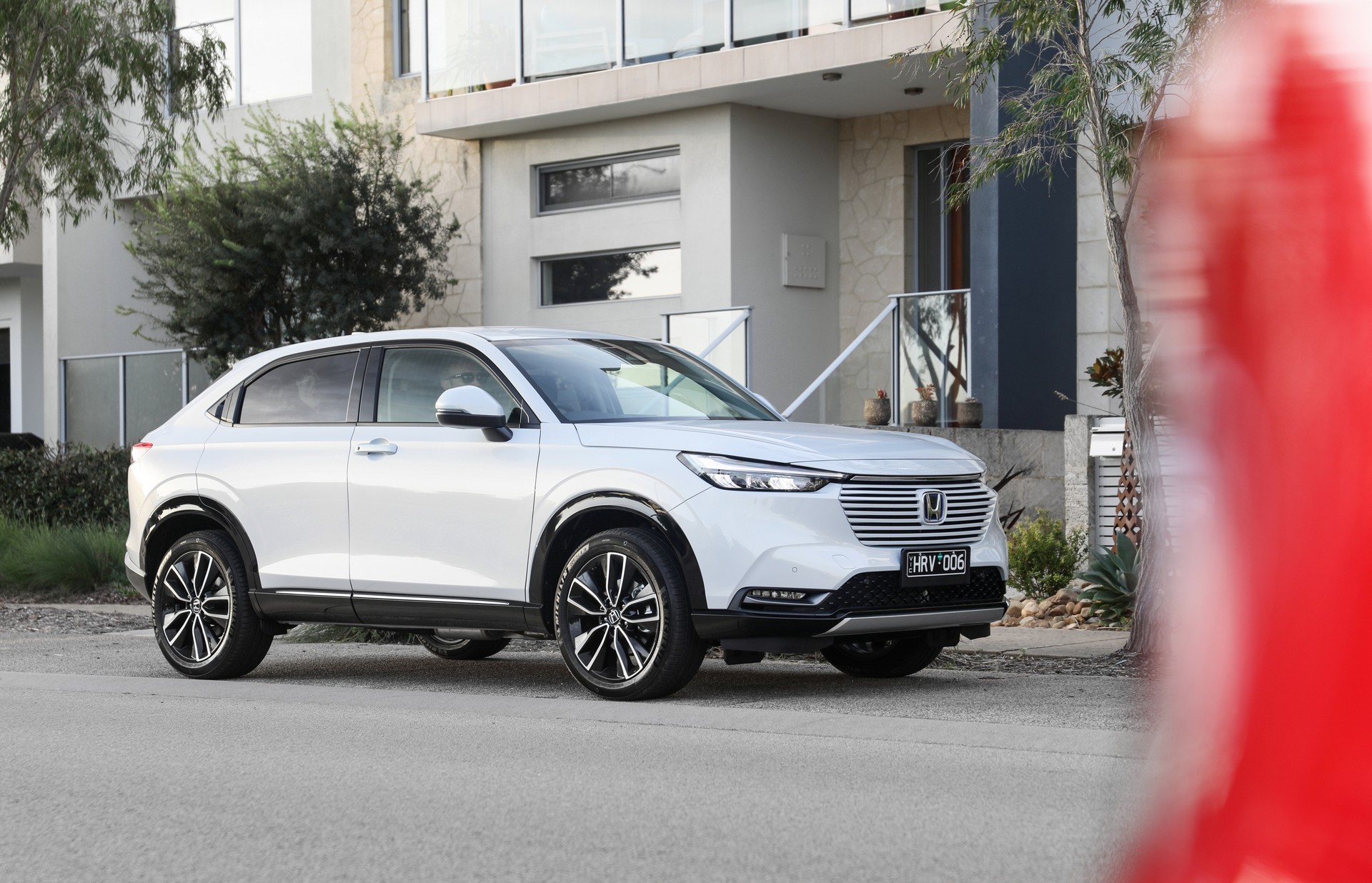 Download 2022 Honda HR-V eHEV L - AU version - Front Three-Quarter HD Wallpaper 1920x1236 #5