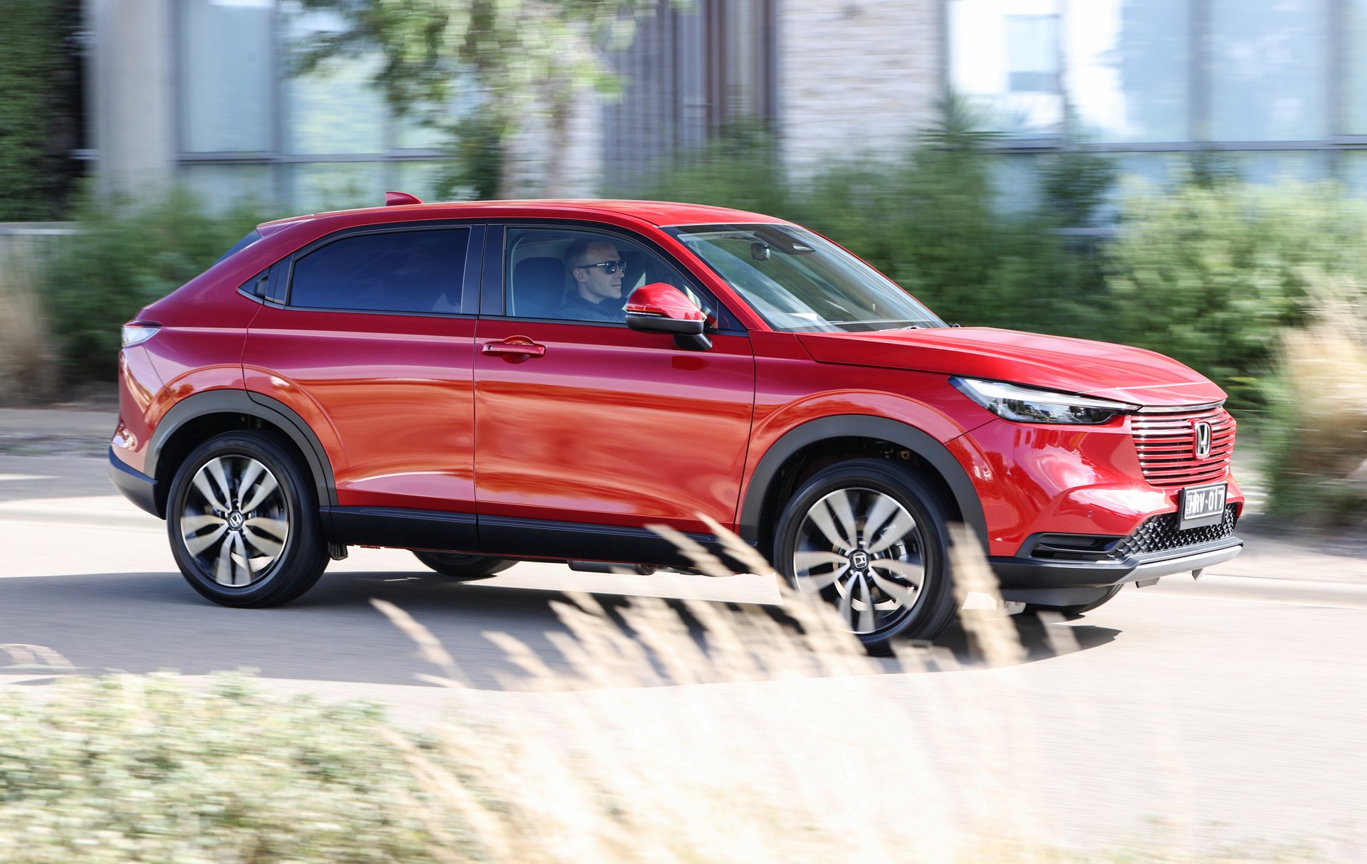 Download 2022 Honda HR-V eHEV L - AU version - Front Three-Quarter HD Wallpaper 1920x1214 #109