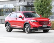 2022 Honda HR-V eHEV L - AU version - Front Three-Quarter Wallpaper 190x150