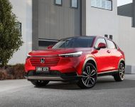 2022 Honda HR-V eHEV L - AU version - Front Three-Quarter Wallpaper 190x150