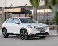 2022 Honda HR-V eHEV L - AU version - Front Three-Quarter Wallpaper 190x150