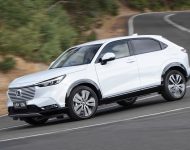 2022 Honda HR-V eHEV L - AU version - Front Three-Quarter Wallpaper 190x150