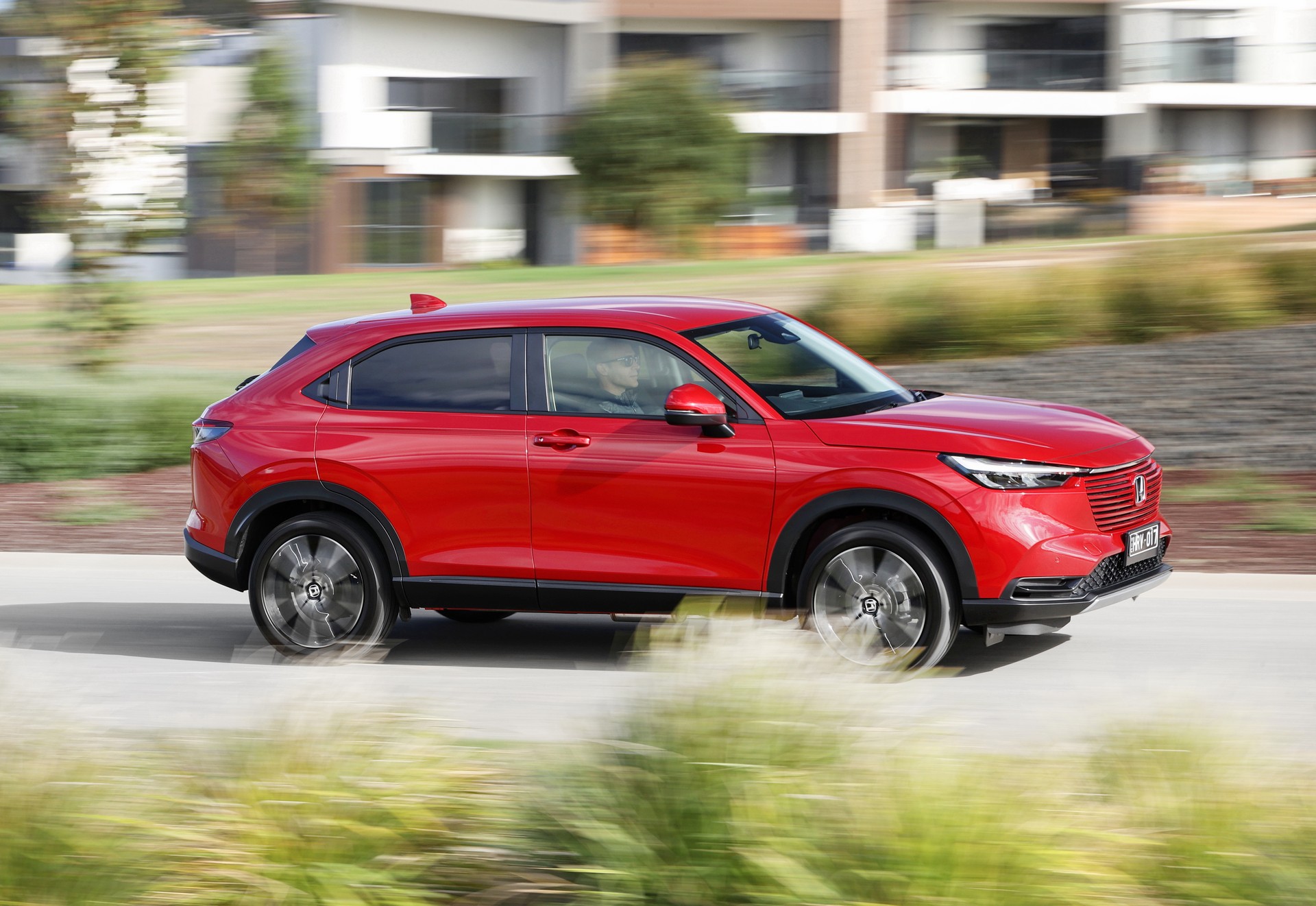 Download 2022 Honda HR-V eHEV L - AU version - Front Three-Quarter HD Wallpaper 1920x1321 #110