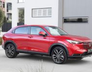 2022 Honda HR-V eHEV L - AU version - Front Three-Quarter Wallpaper 190x150