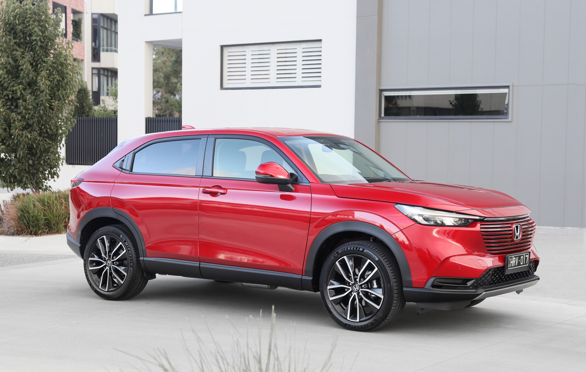 Download 2022 Honda HR-V eHEV L - AU version - Front Three-Quarter HD Wallpaper 1920x1219 #92