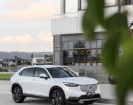 2022 Honda HR-V eHEV L - AU version - Front Three-Quarter Wallpaper 190x150