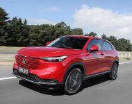 2022 Honda HR-V eHEV L - AU version - Front Three-Quarter Wallpaper 190x150