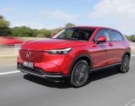 2022 Honda HR-V eHEV L - AU version - Front Three-Quarter Wallpaper 190x150
