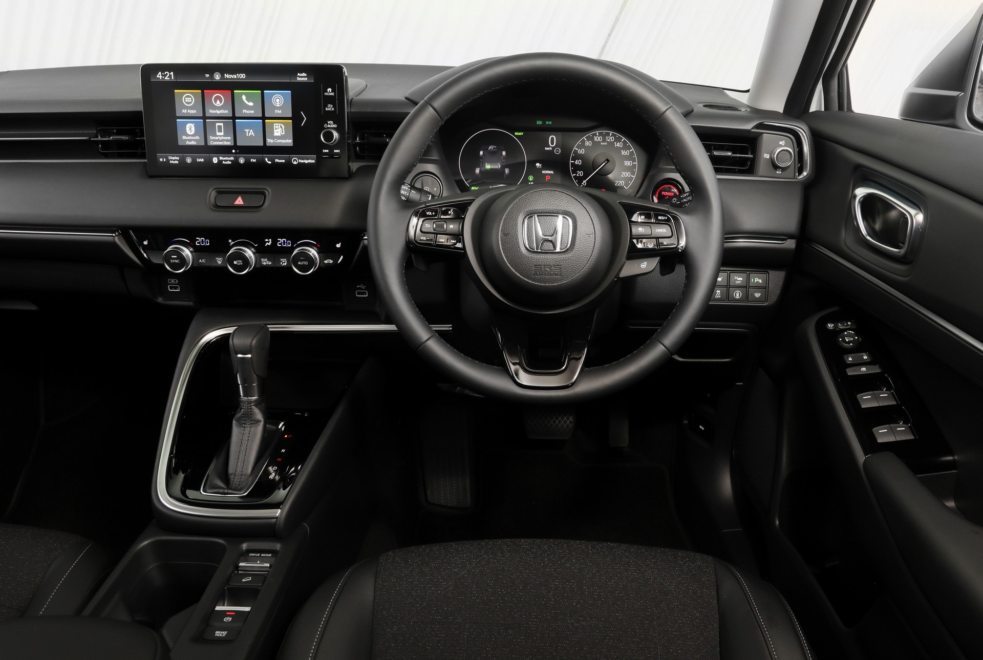Download 2022 Honda HR-V eHEV L - AU version - Interior, Cockpit HD Wallpaper 1920x1289 #64