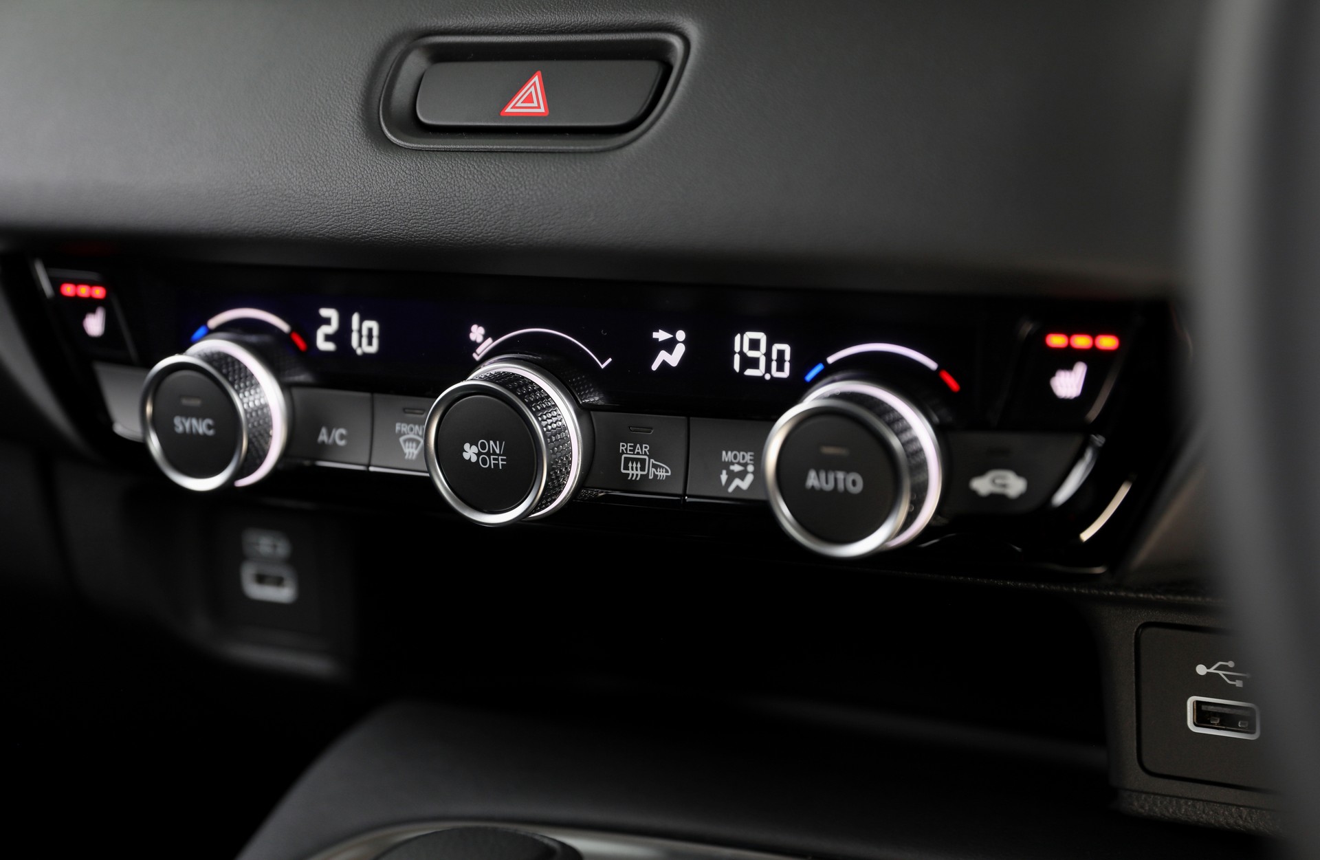 Download 2022 Honda HR-V eHEV L - AU version - Interior, Detail HD Wallpaper 1920x1251 #65