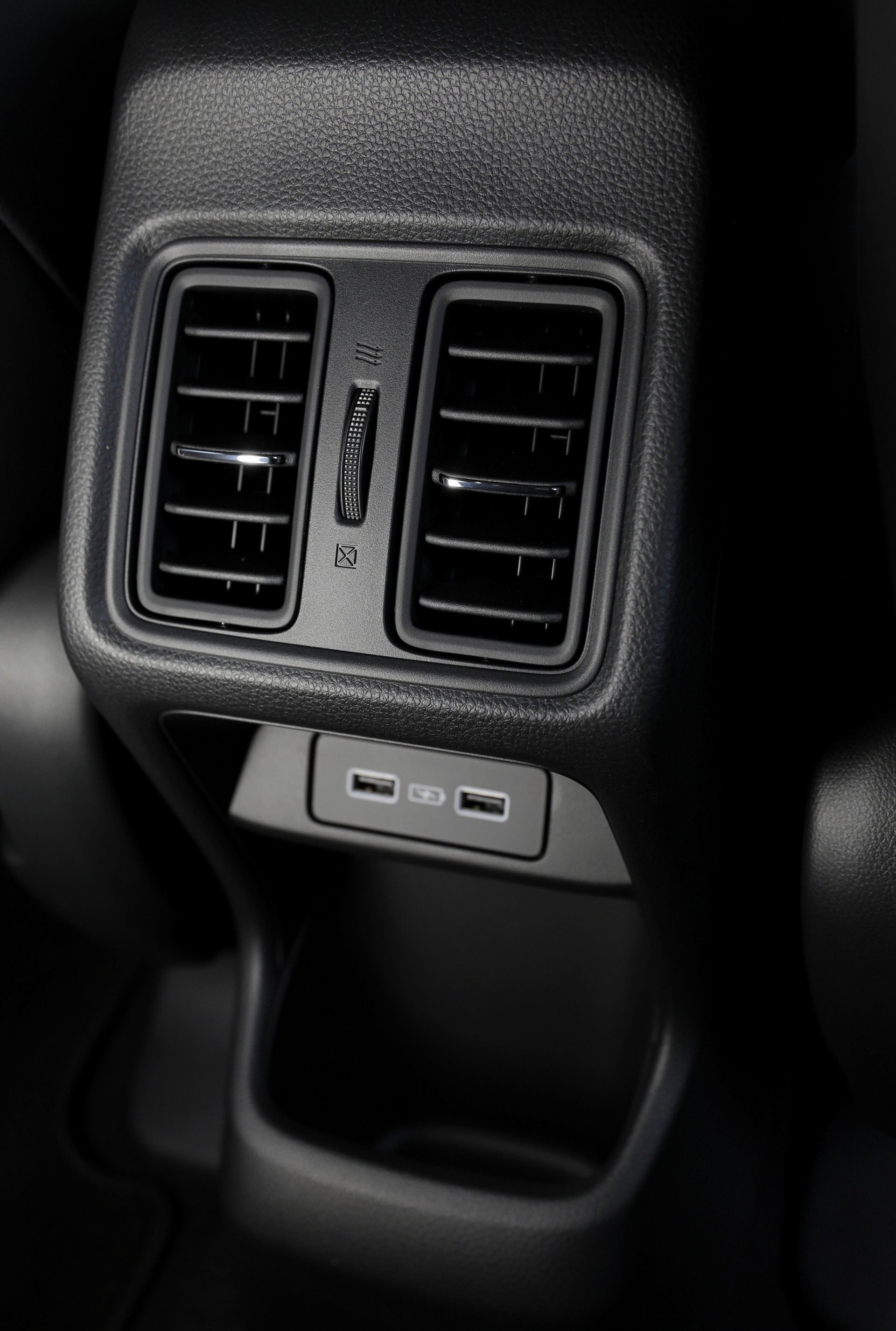 Download 2022 Honda HR-V eHEV L - AU version - Interior, Detail HD Phone Wallpaper 1920x2852 #66