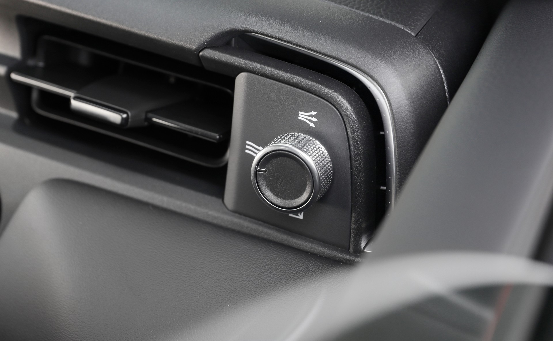 Download 2022 Honda HR-V eHEV L - AU version - Interior, Detail HD Wallpaper 1920x1183 #133