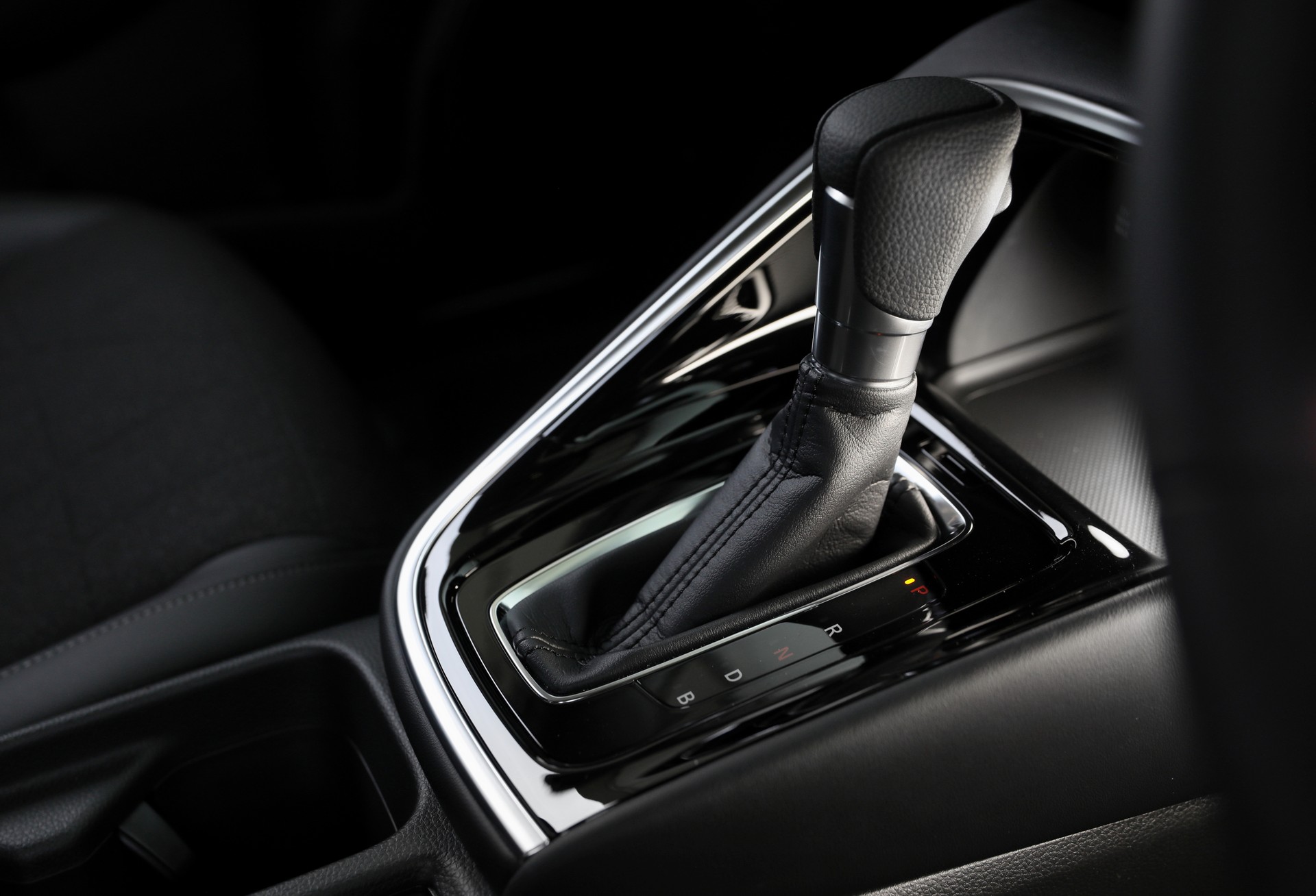 Download 2022 Honda HR-V eHEV L - AU version - Interior, Detail HD Wallpaper 1920x1308 #69