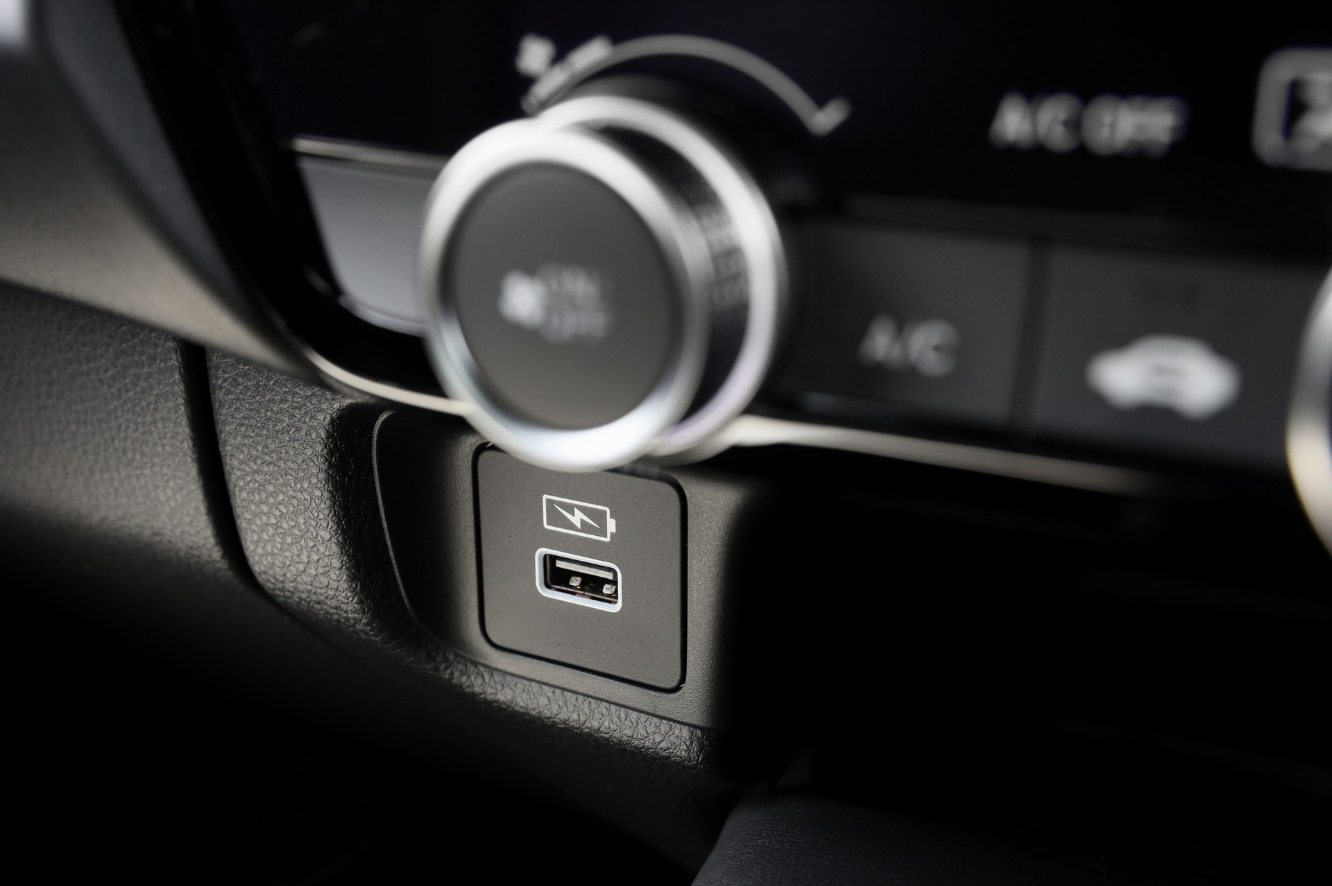 Download 2022 Honda HR-V eHEV L - AU version - Interior, Detail HD Wallpaper 1920x1278 #137