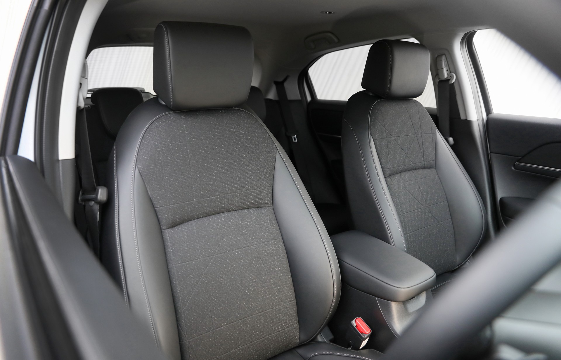 Download 2022 Honda HR-V eHEV L - AU version - Interior, Front Seats HD Wallpaper 1920x1232 #71