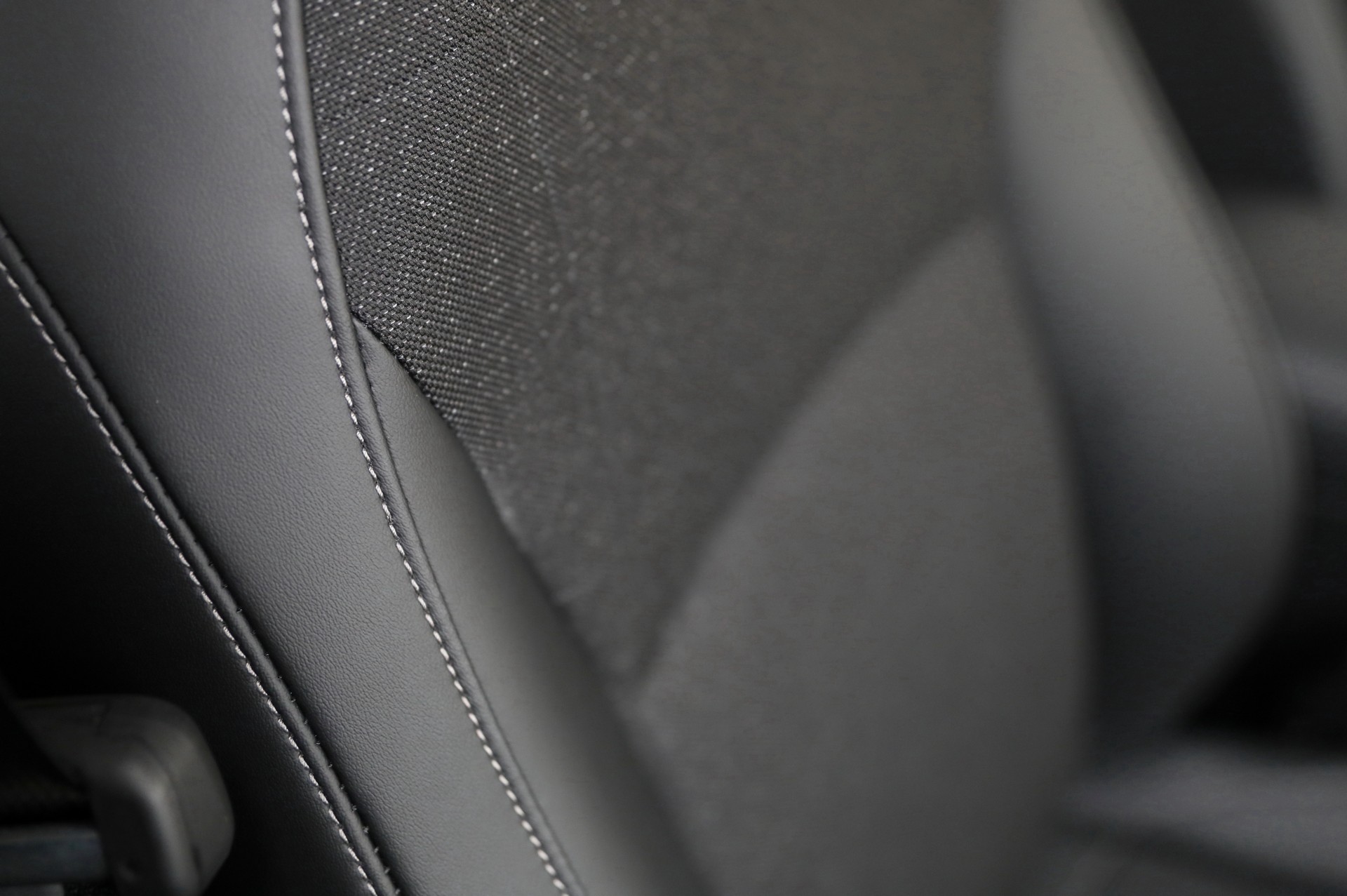 Download 2022 Honda HR-V eHEV L - AU version - Interior, Seats HD Wallpaper 1920x1277 #72