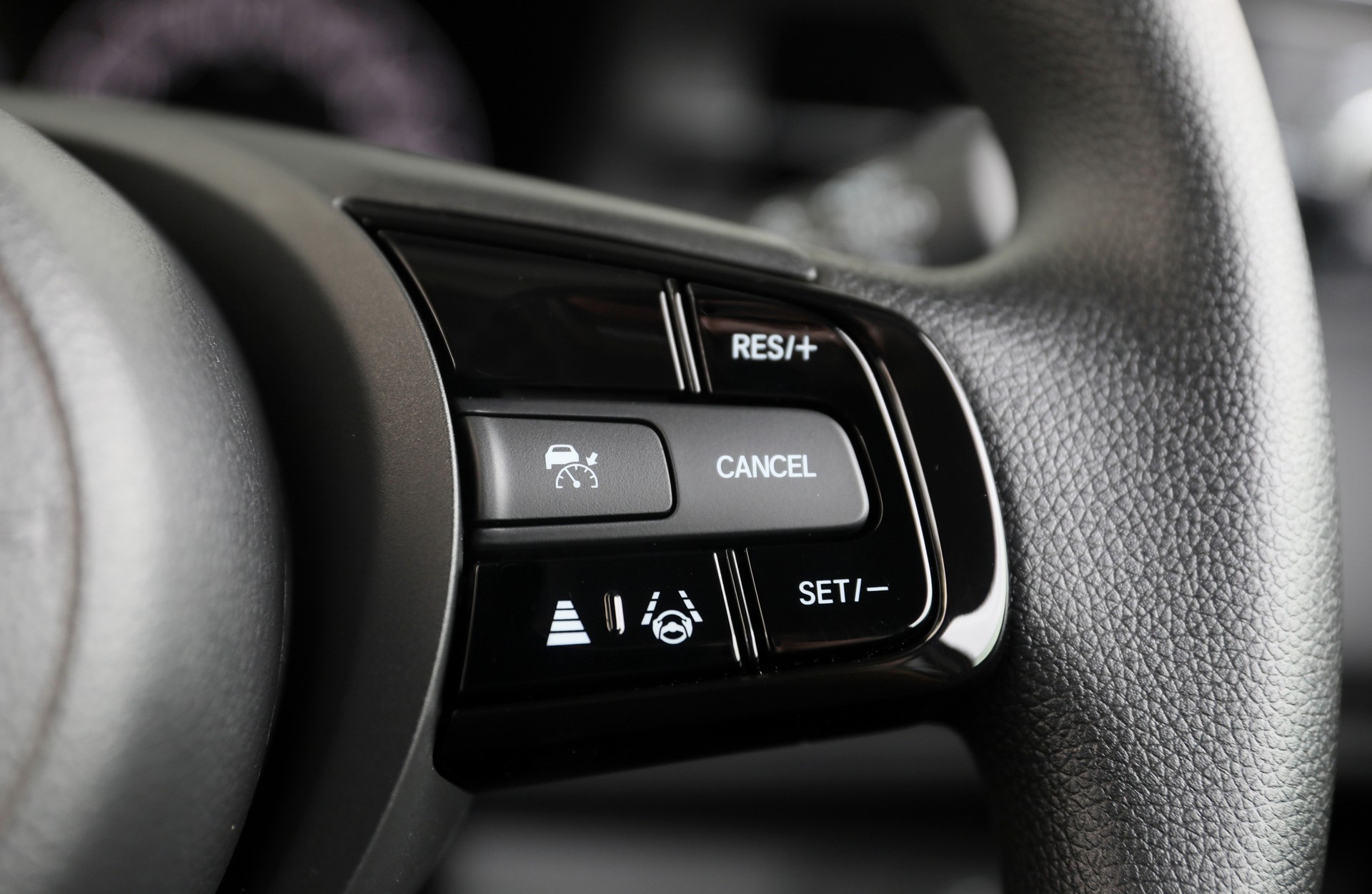 Download 2022 Honda HR-V eHEV L - AU version - Interior, Steering Wheel HD Wallpaper 1920x1251 #141