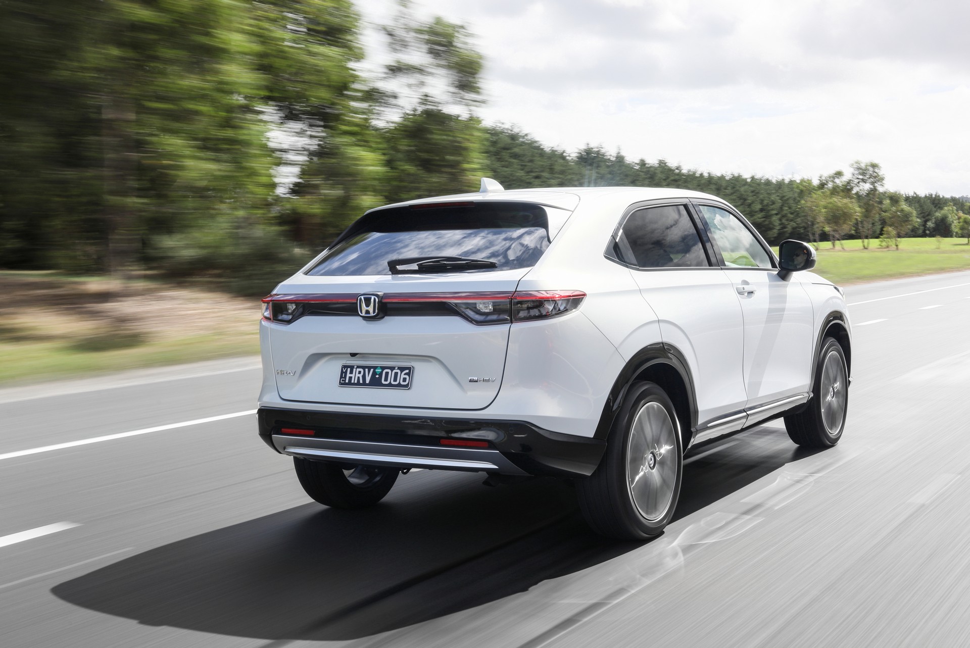 Download 2022 Honda HR-V eHEV L - AU version - Rear Three-Quarter HD Wallpaper 1920x1283 #2