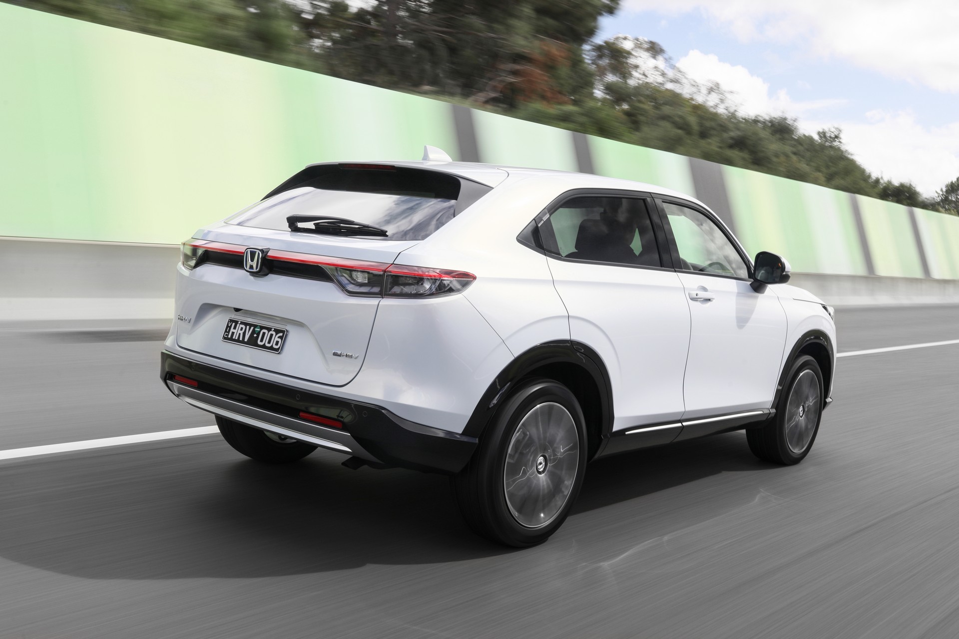Download 2022 Honda HR-V eHEV L - AU version - Rear Three-Quarter HD Wallpaper 1920x1280 #4