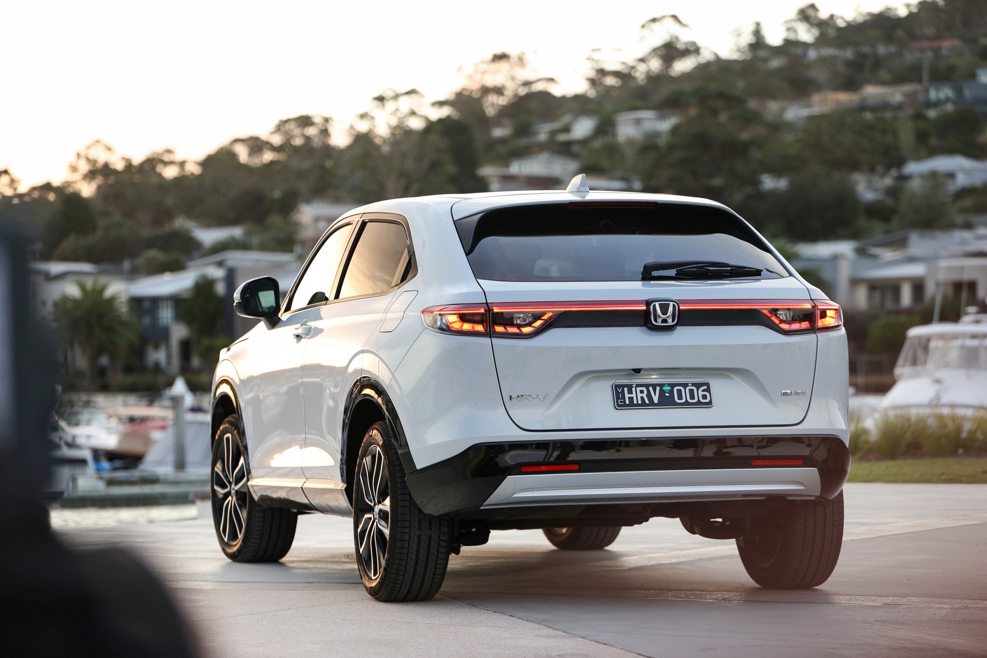 Download 2022 Honda HR-V eHEV L - AU version - Rear Three-Quarter HD Wallpaper 1920x1280 #34