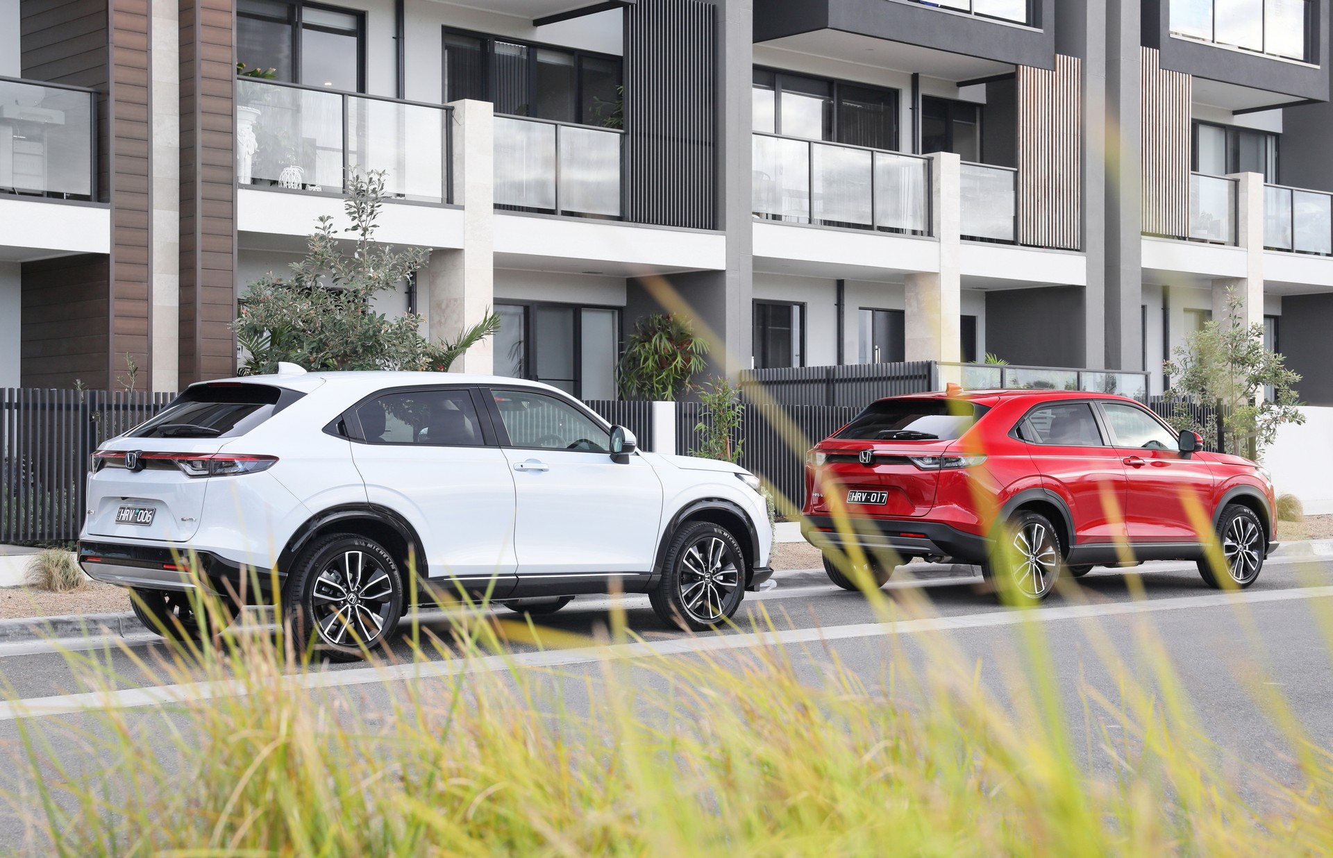 Download 2022 Honda HR-V eHEV L - AU version - Rear Three-Quarter HD Wallpaper 1920x1236 #16