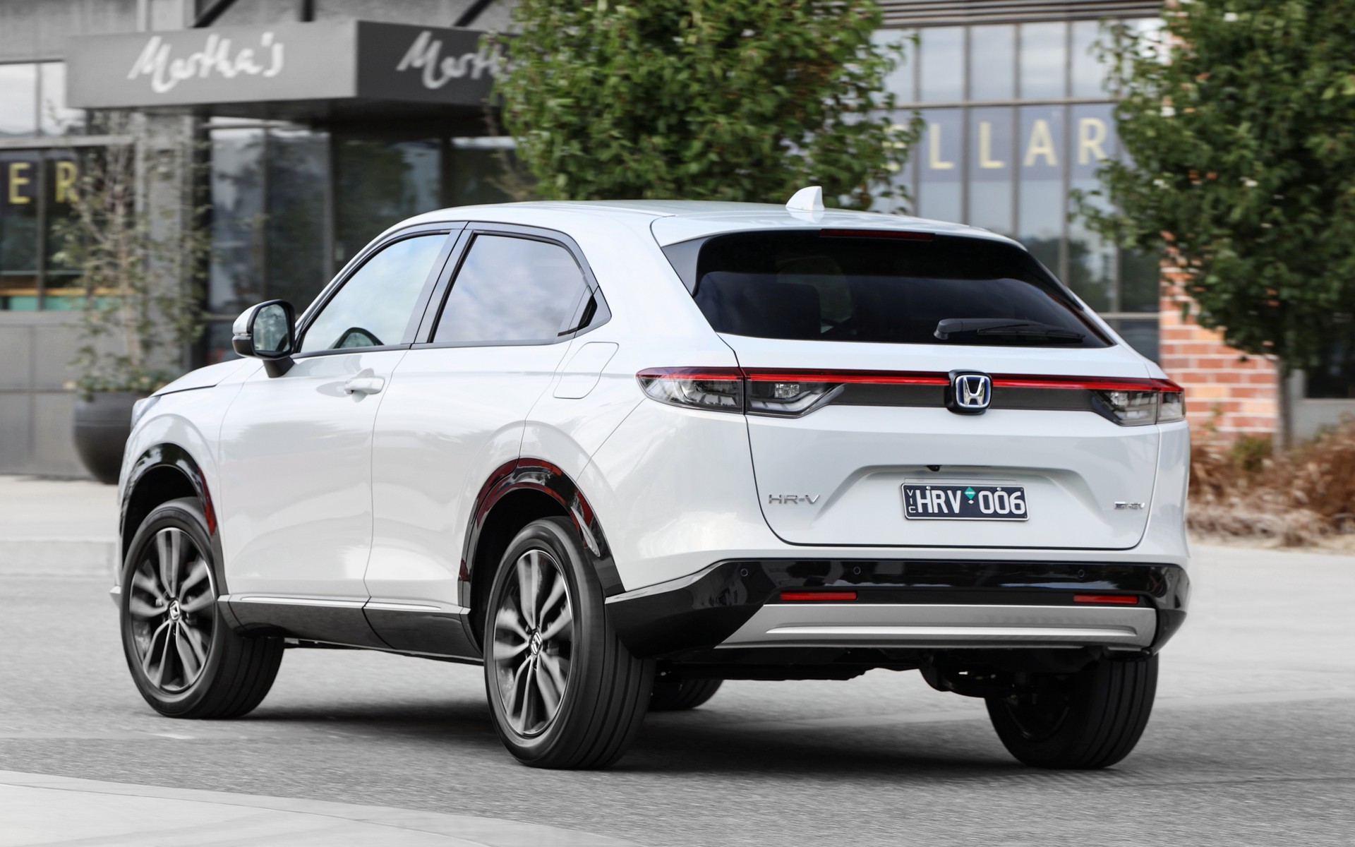 Download 2022 Honda HR-V eHEV L - AU version - Rear Three-Quarter HD Wallpaper 1920x1200 #8