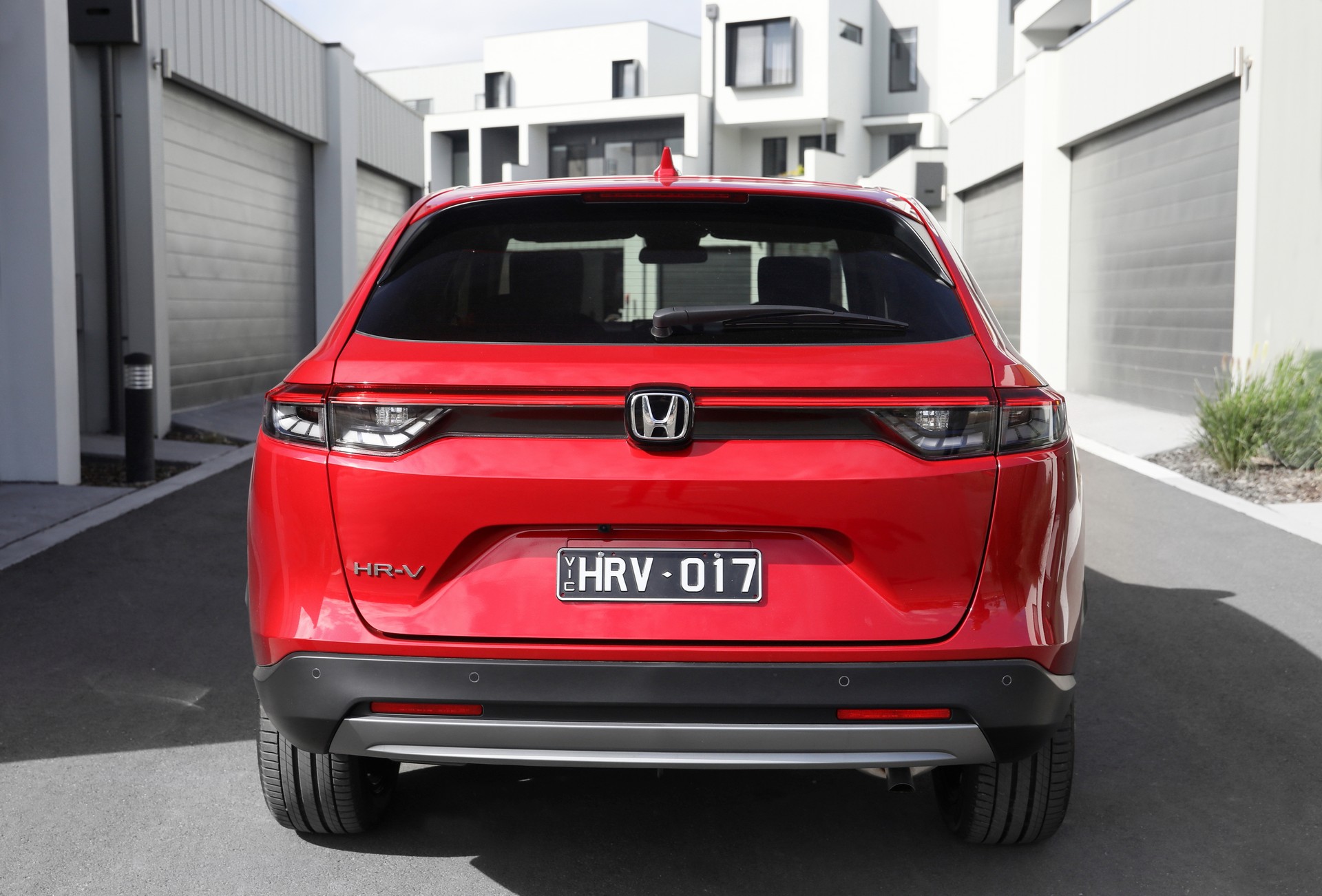 Download 2022 Honda HR-V eHEV L - AU version - Rear HD Wallpaper 1920x1302 #96