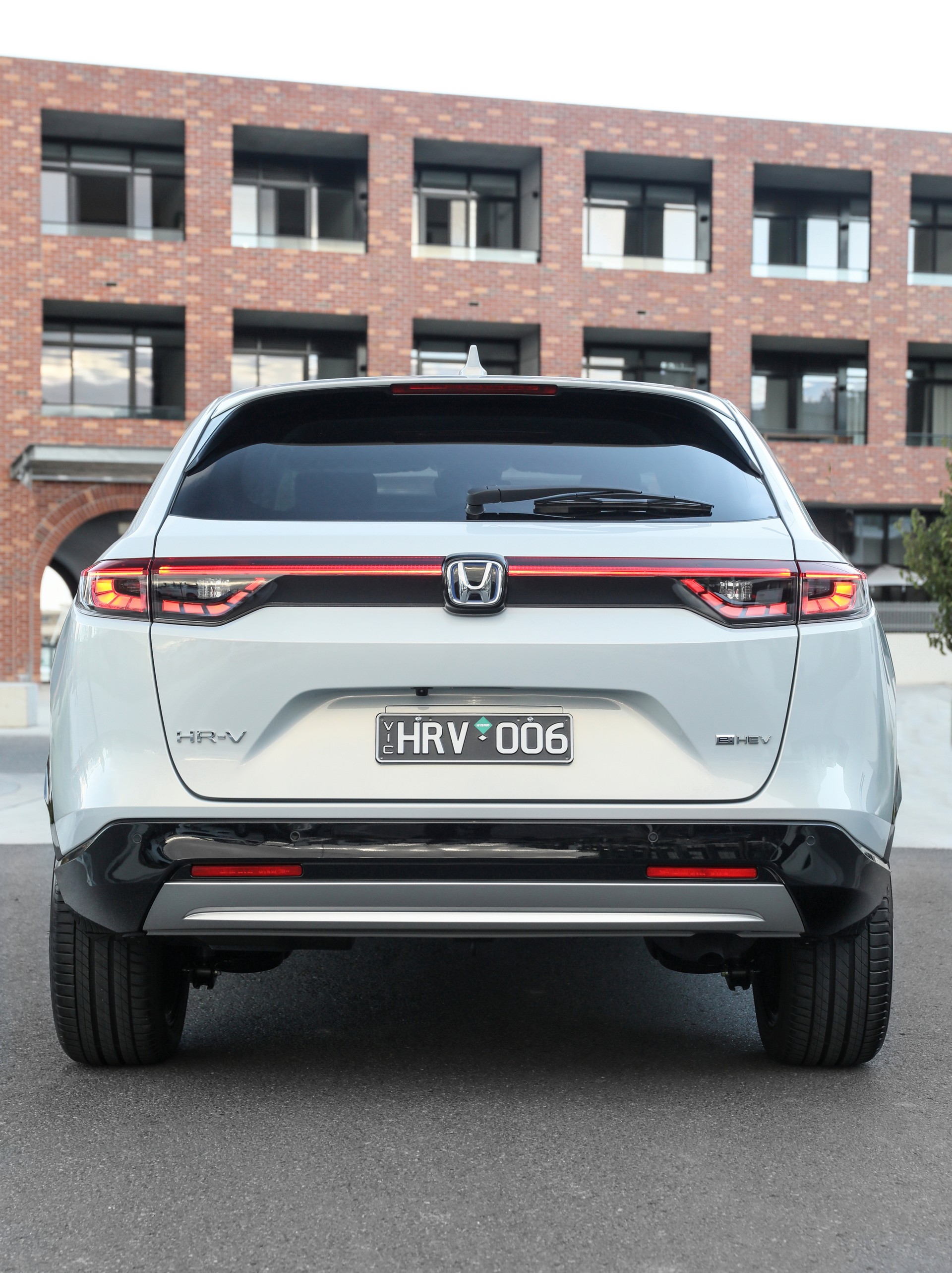 Download 2022 Honda HR-V eHEV L - AU version - Rear HD Phone Wallpaper 1920x2565 #29