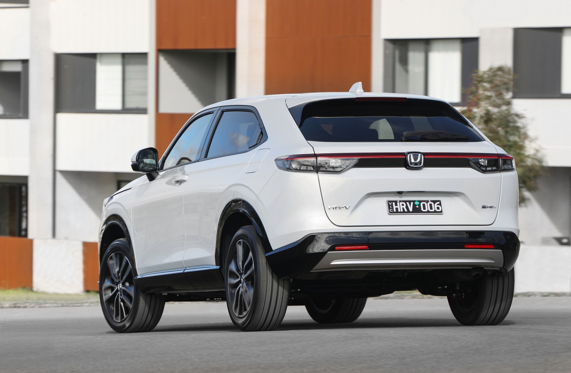 Download 2022 Honda HR-V eHEV L - AU version - Rear HD Wallpaper 1920x1257 #9