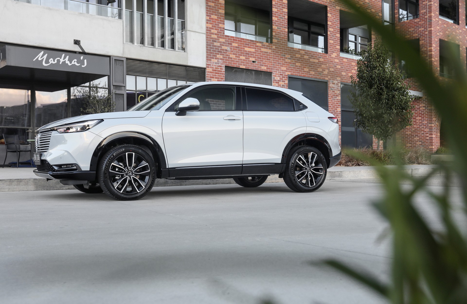 Download 2022 Honda HR-V eHEV L - AU version - Side HD Wallpaper 1920x1249 #30