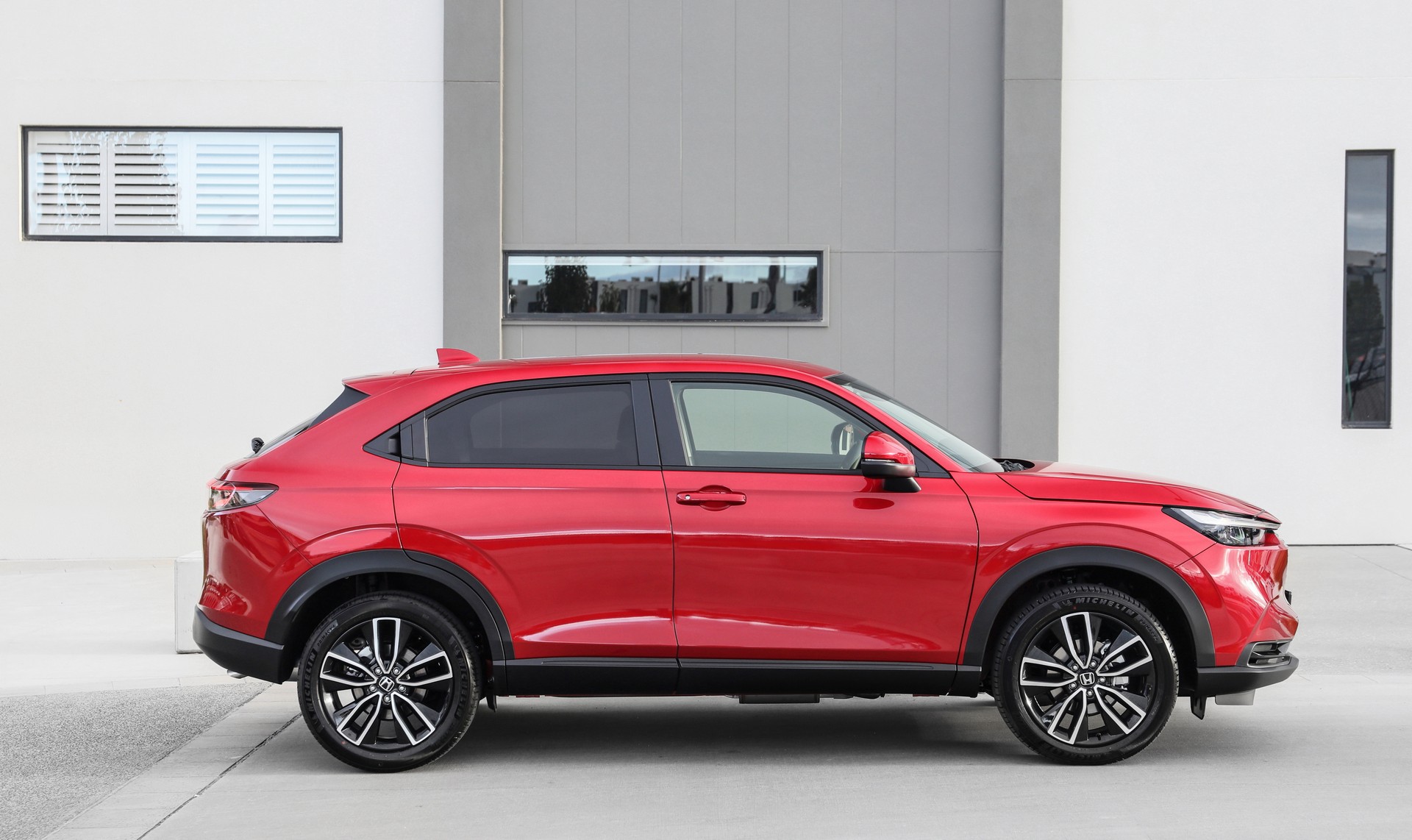 Download 2022 Honda HR-V eHEV L - AU version - Side HD Wallpaper 1920x1142 #98