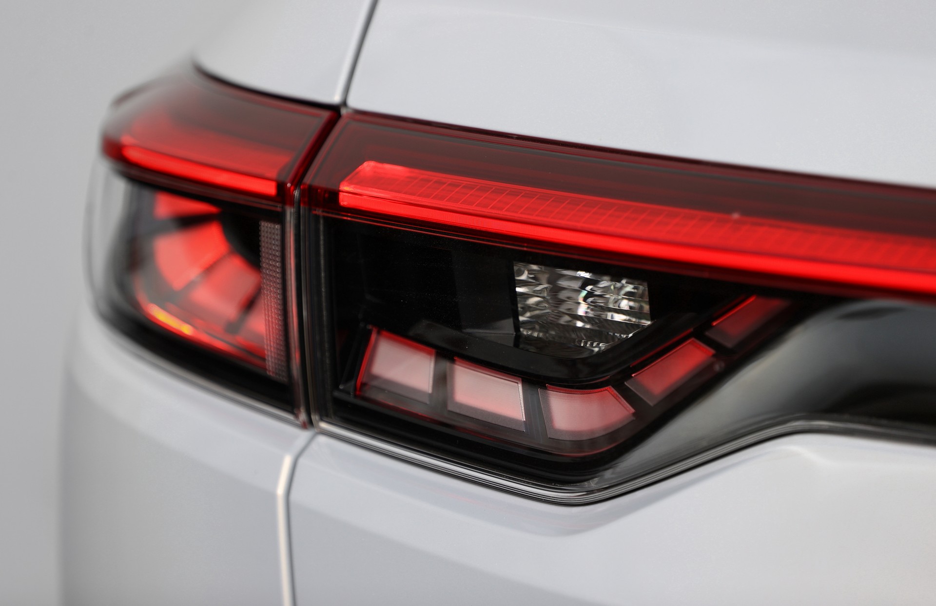 Download 2022 Honda HR-V eHEV L - AU version - Tail Light HD Wallpaper 1920x1244 #52