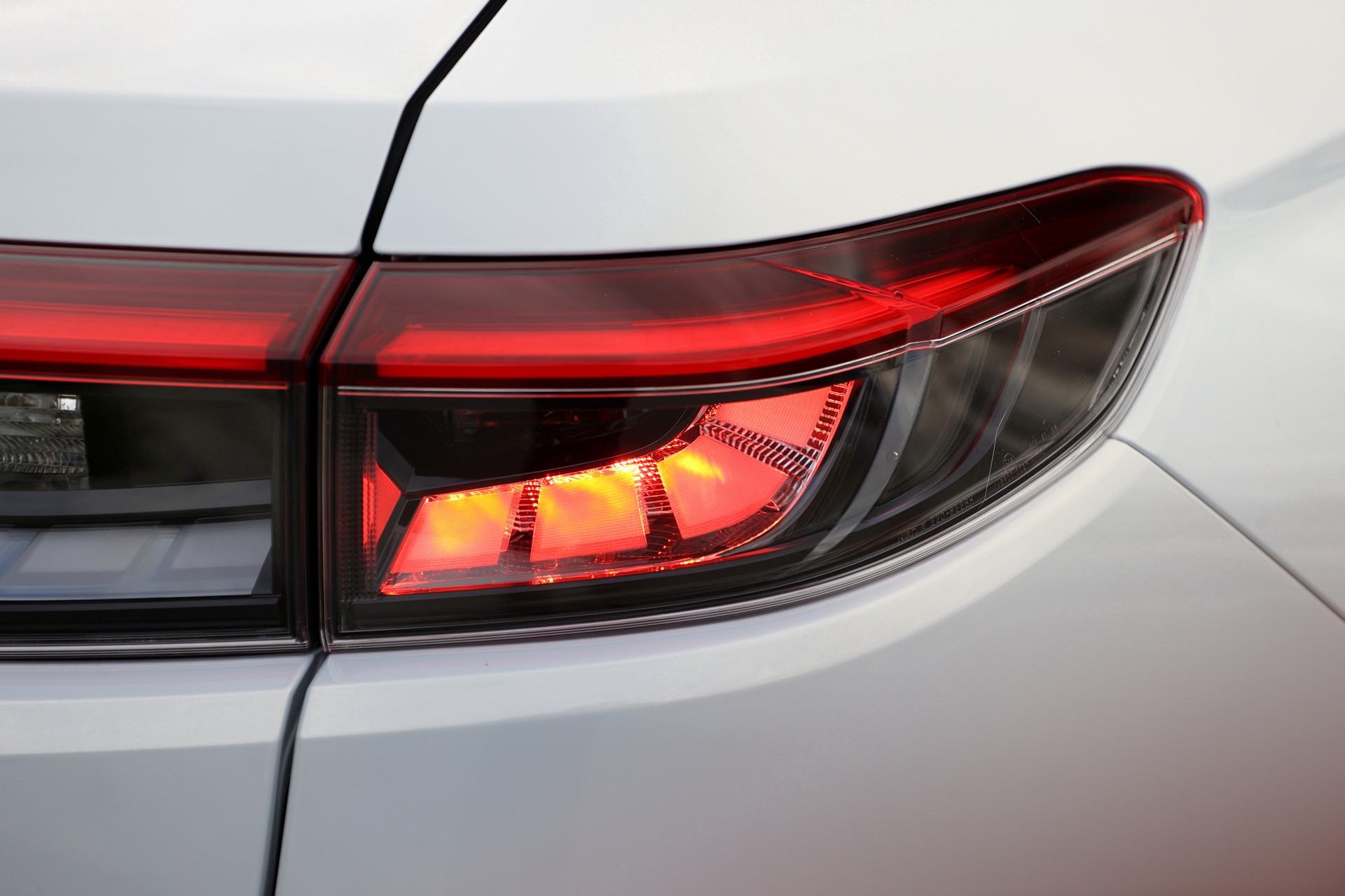 Download 2022 Honda HR-V eHEV L - AU version - Tail Light HD Wallpaper 1920x1280 #50