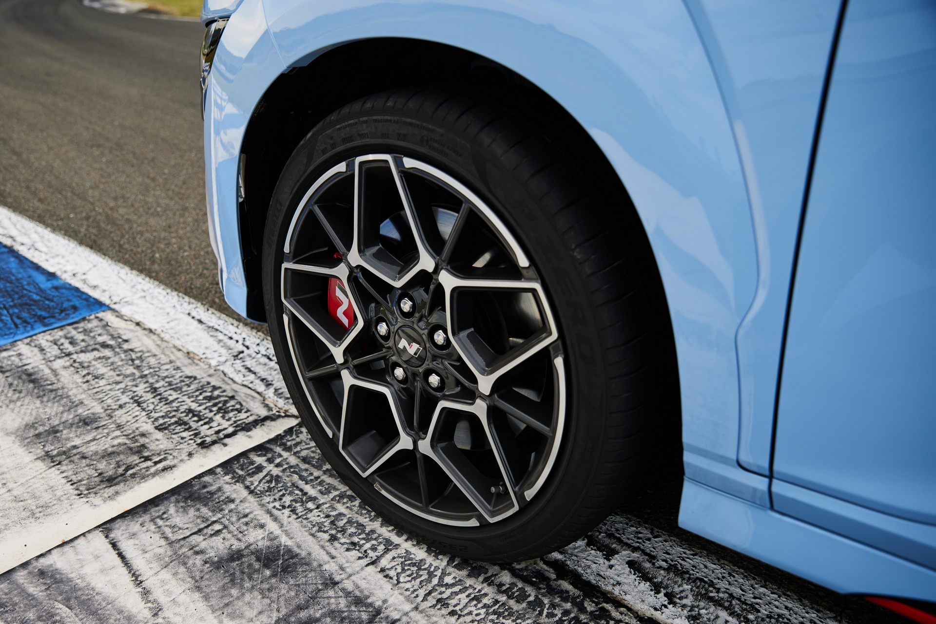 Download 2022 Hyundai Kona N - AU version - Wheel HD Wallpaper 1920x1281 #29